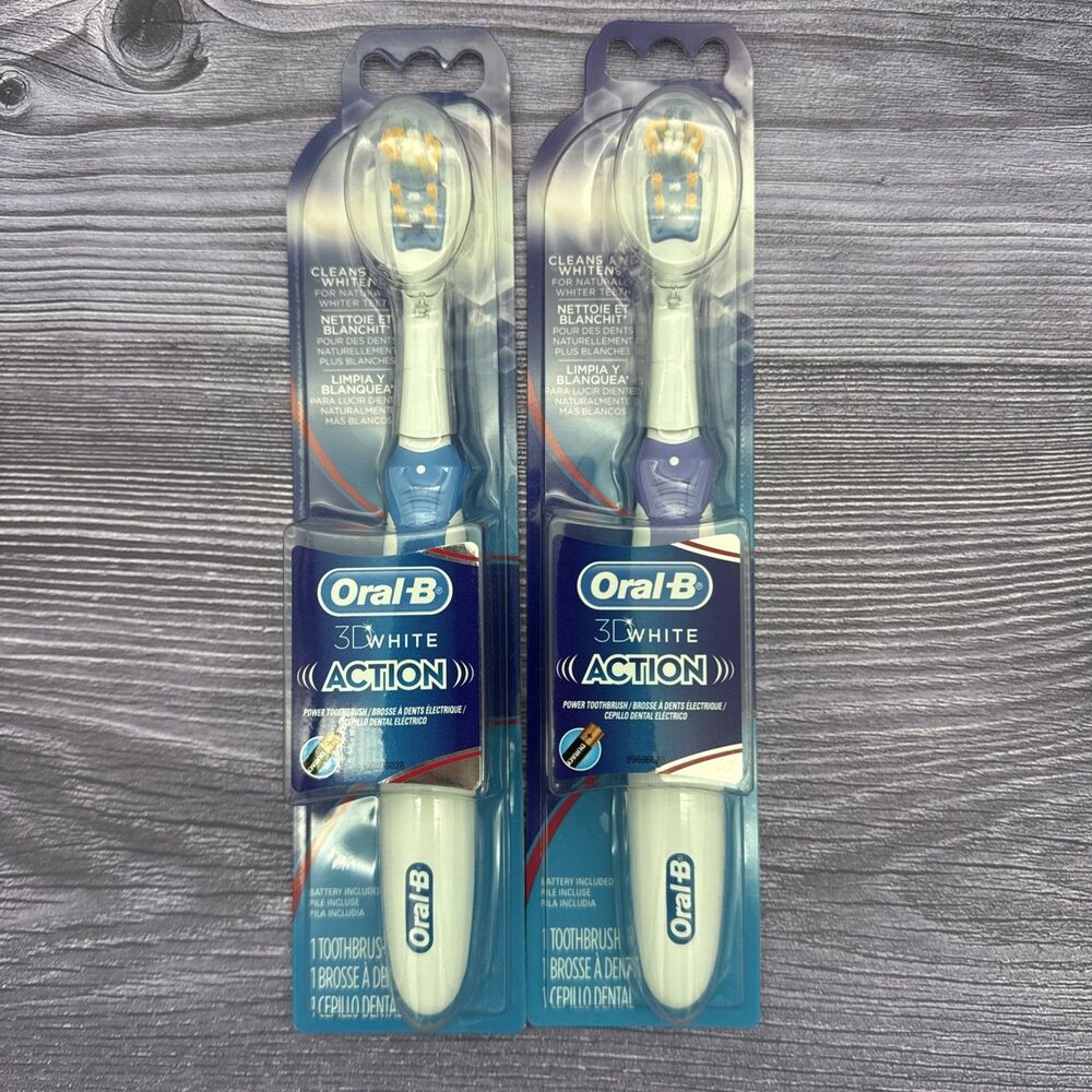 2 Oral-B Battery Toothbrush 3D White Complete Action HIS & HERS READ DESCRIPTION